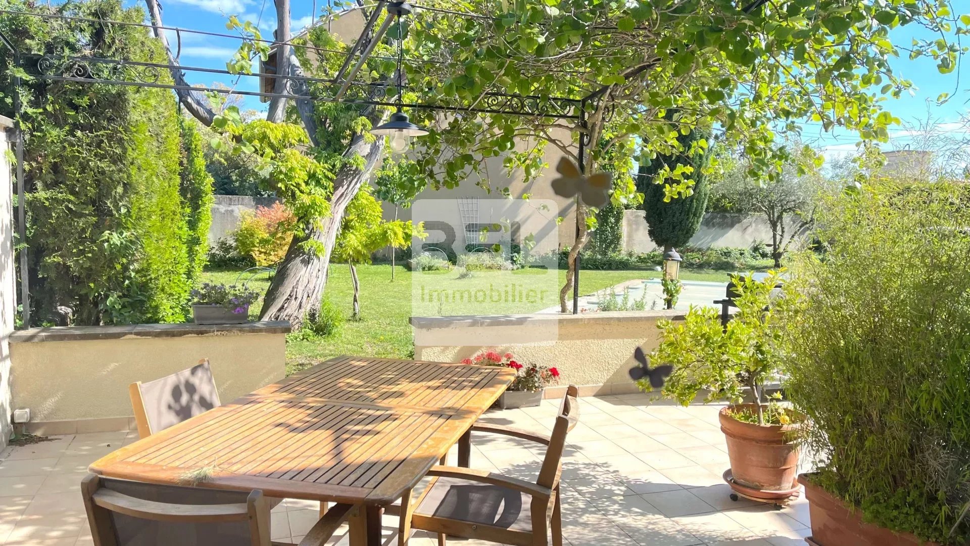 Carpentras – Maison avec piscine et studio