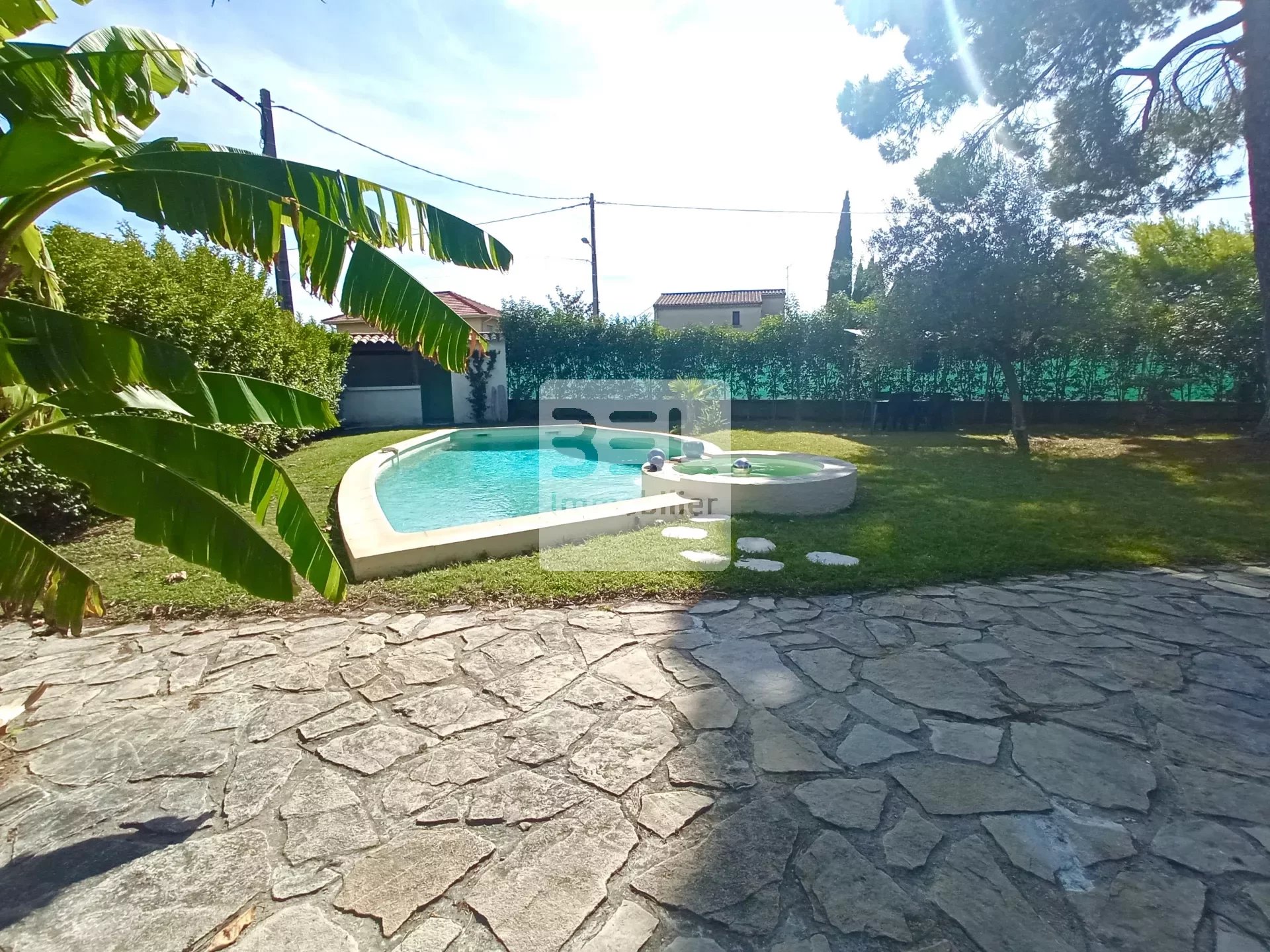 Villa proche cœur de ville avec piscine