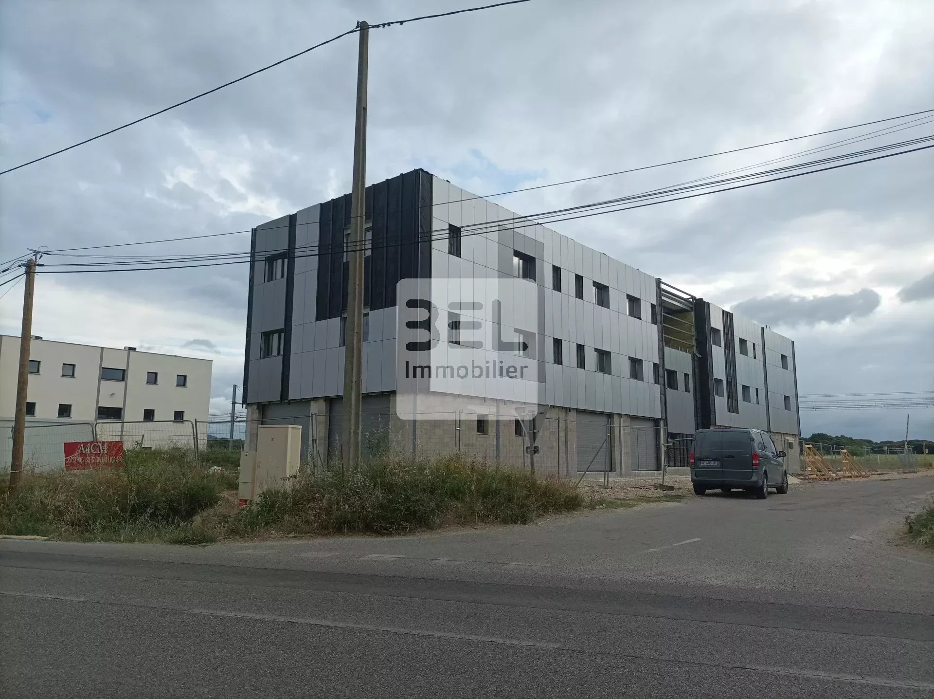 À Louer : Local Commercial Neuf – 190m² – Zone Industrielle de Laudun l’Ardoise