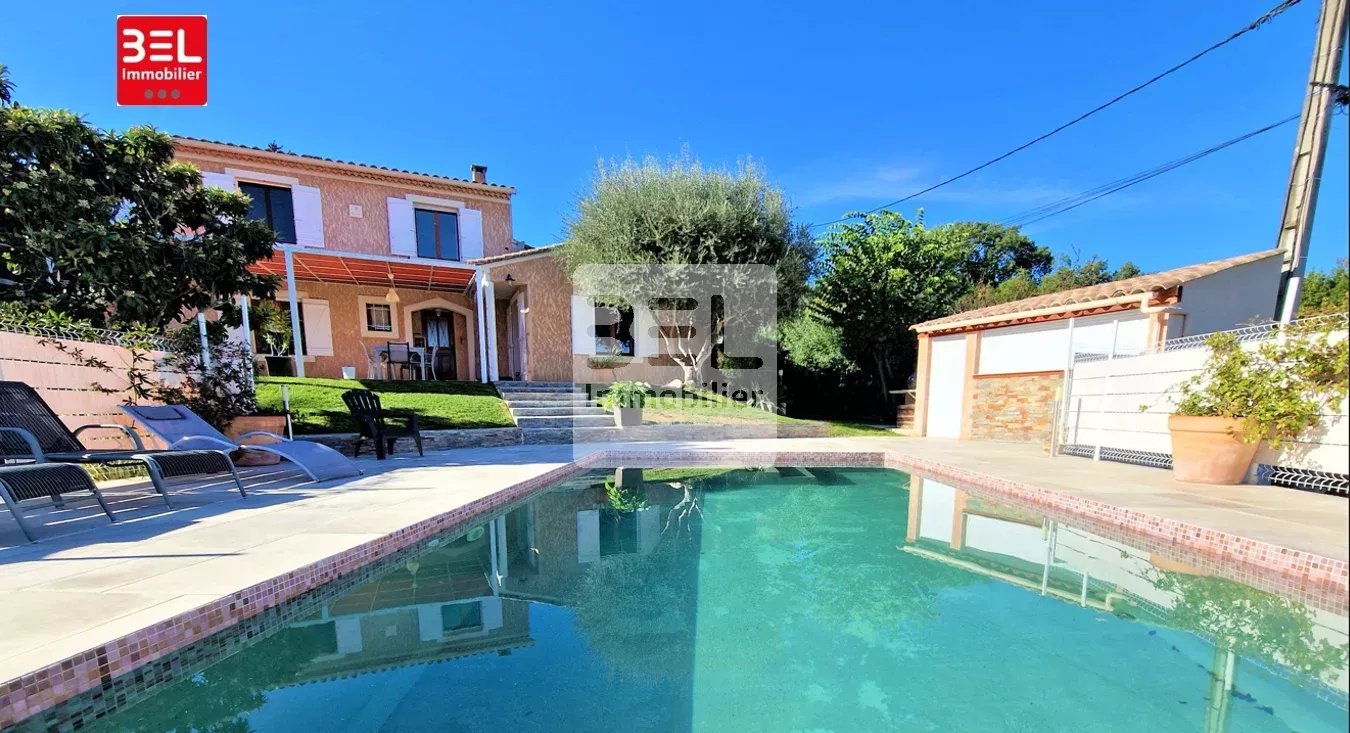 SOMPTUEUSE ET GRANDE VILLA DE 5 CHAMBRES, AVEC PISCINE ET VUE SURPLOMBANTE