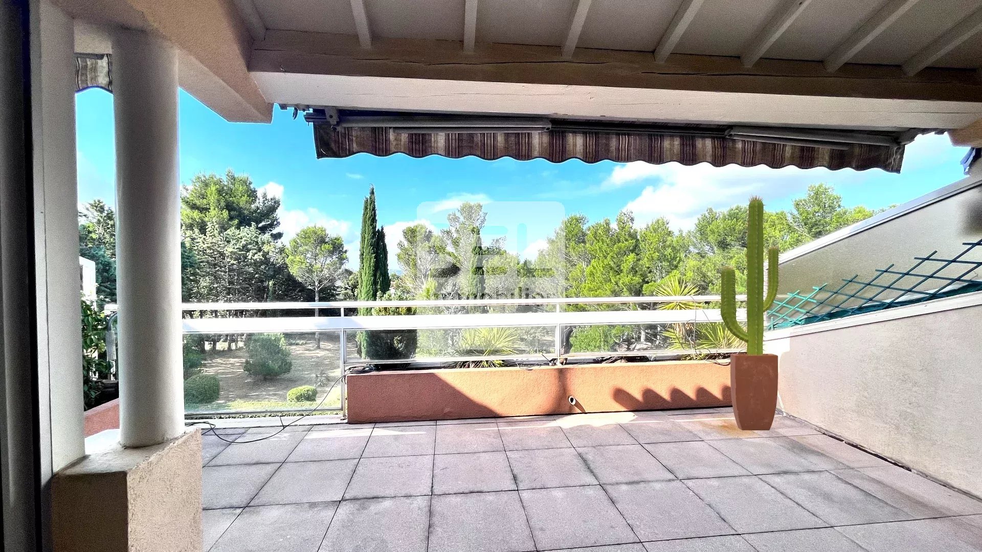 MAGNIFIQUE T3 AVEC VUE SUR PARC PRIVATIF