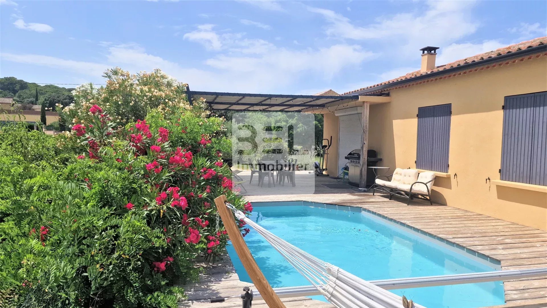 Maison traditionnelle avec piscine et très belle vue dégagée