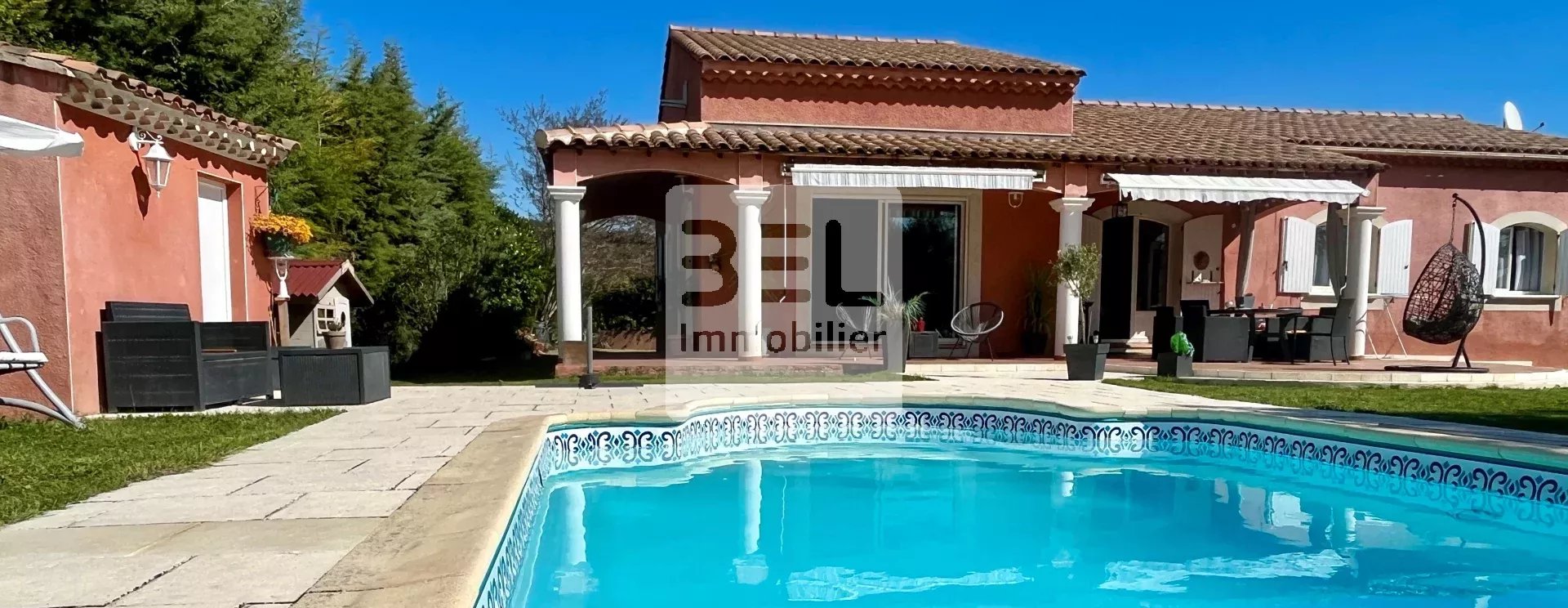 Superbe maison de plain pied avec piscine