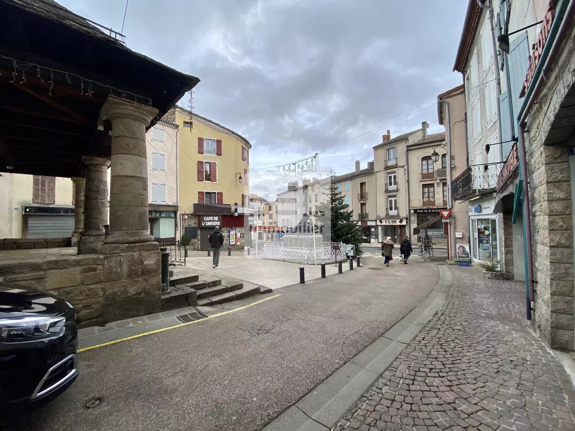 Maison  3 chambres  avec jardin à rénover.