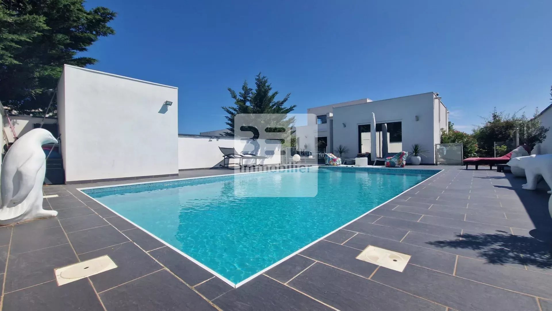 MAGNIFIQUE VILLA CONTEMPORAINE A TAVEL