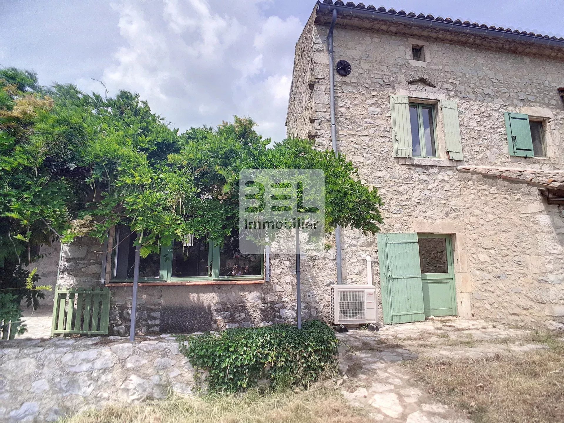 Maison de village avec cour