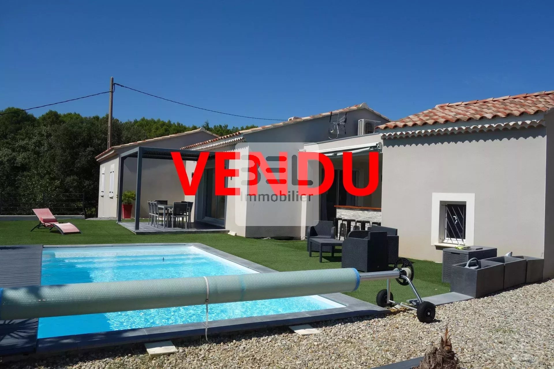 A VOIR VILLA CONTEMPORAINE AVEC PISCINE