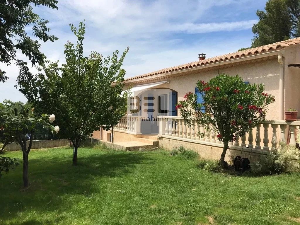 BELLE MAISON LUMINEUSE AVEC PISCINE