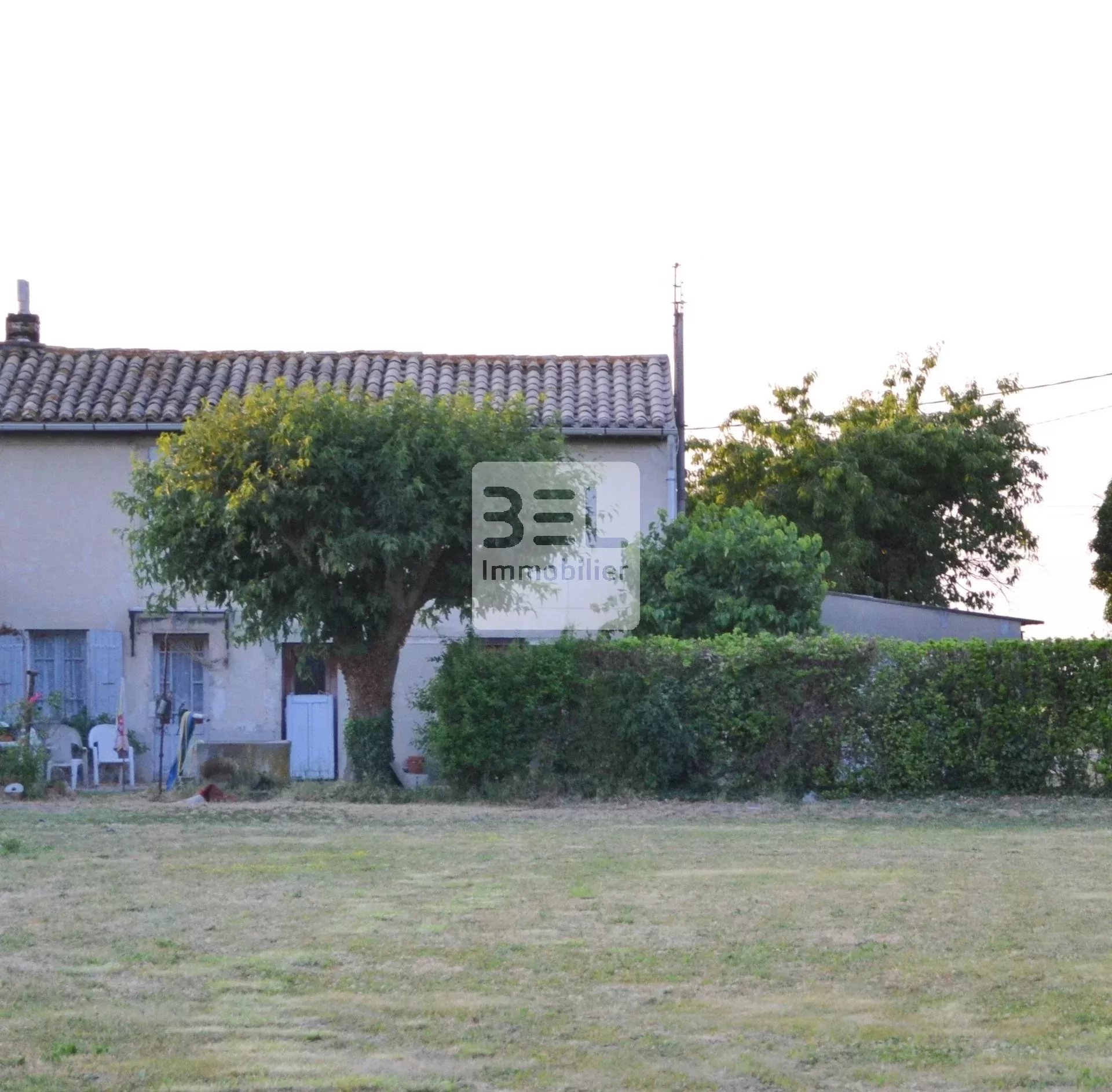 Maison a rénover avec garage et  terrain