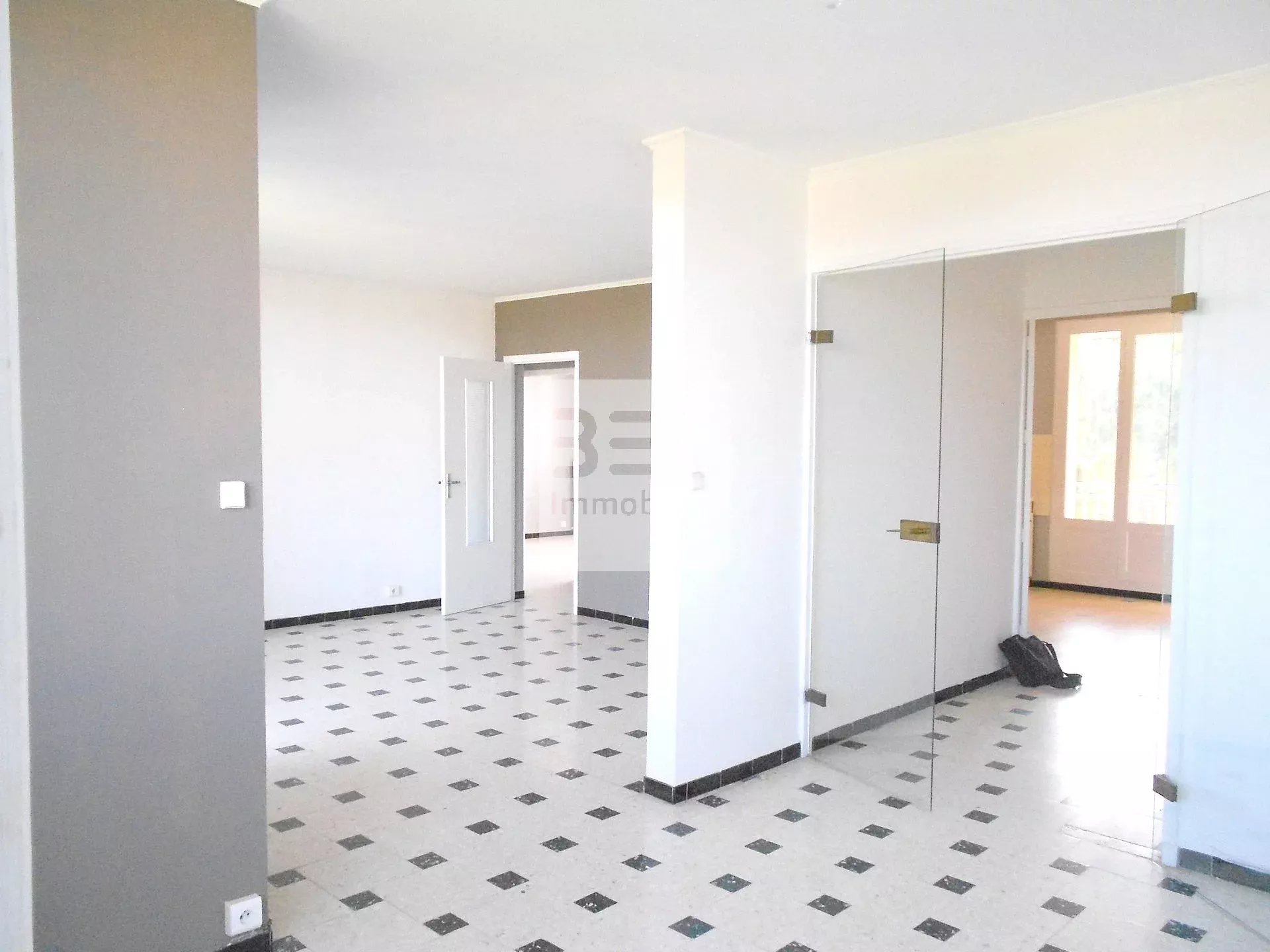Appartement 3 pièces 80 m2 environ  résidence arborée