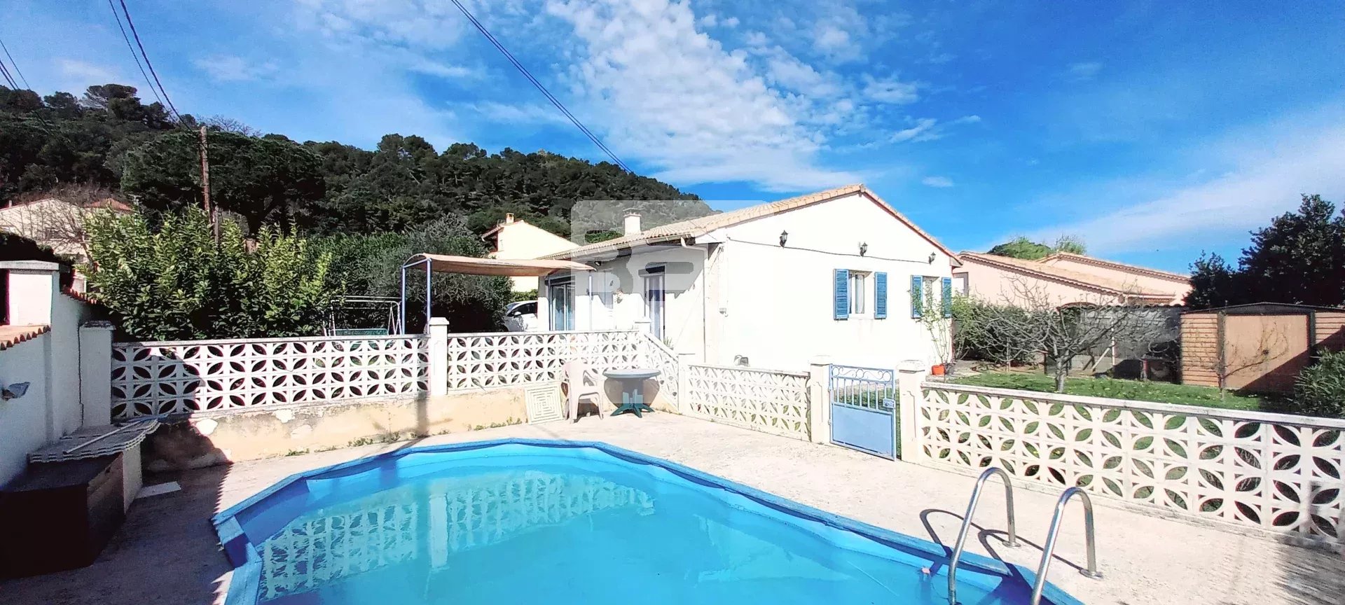 Maison de plain pied dans quartier résidentiel