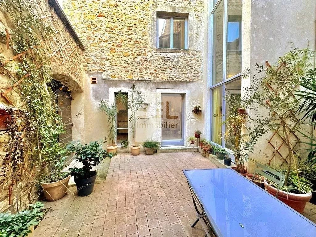 MAISON DE VILLE ATYPIQUE AVEC COUR
