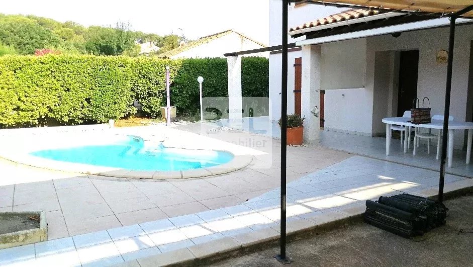 Maison traditionnelle dans quartier calme