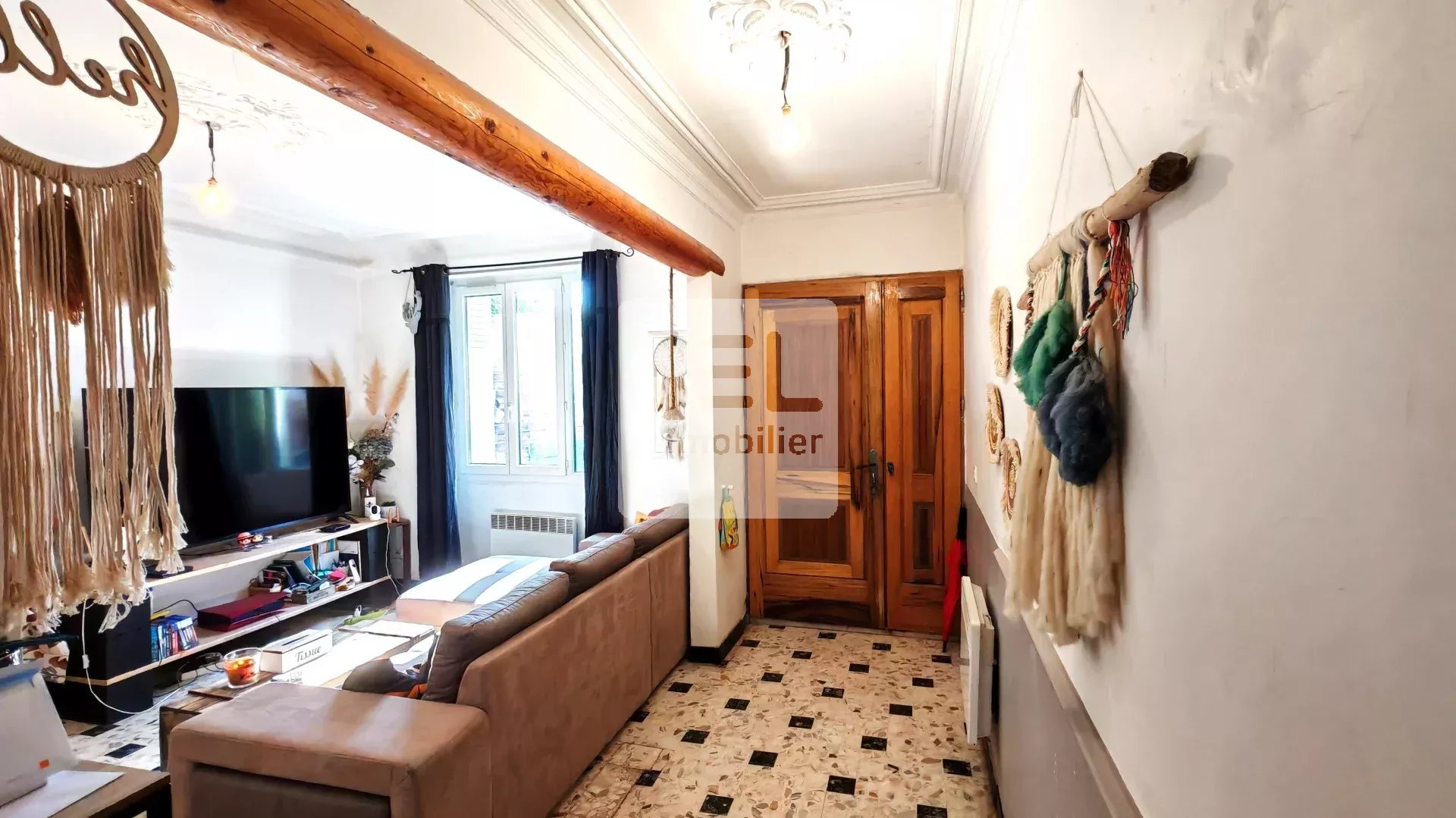 CHARMANT APPARTEMENT T4 – GRENIER – COUR – 2 PARKING
