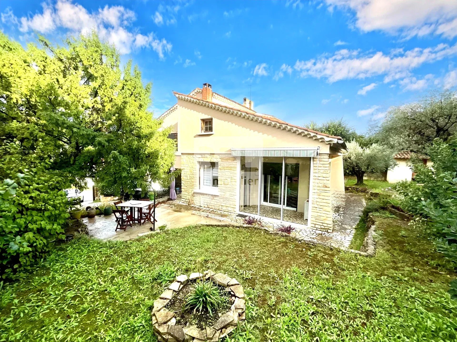 Villa avec Jardin et Piscine dans un Quartier Calme