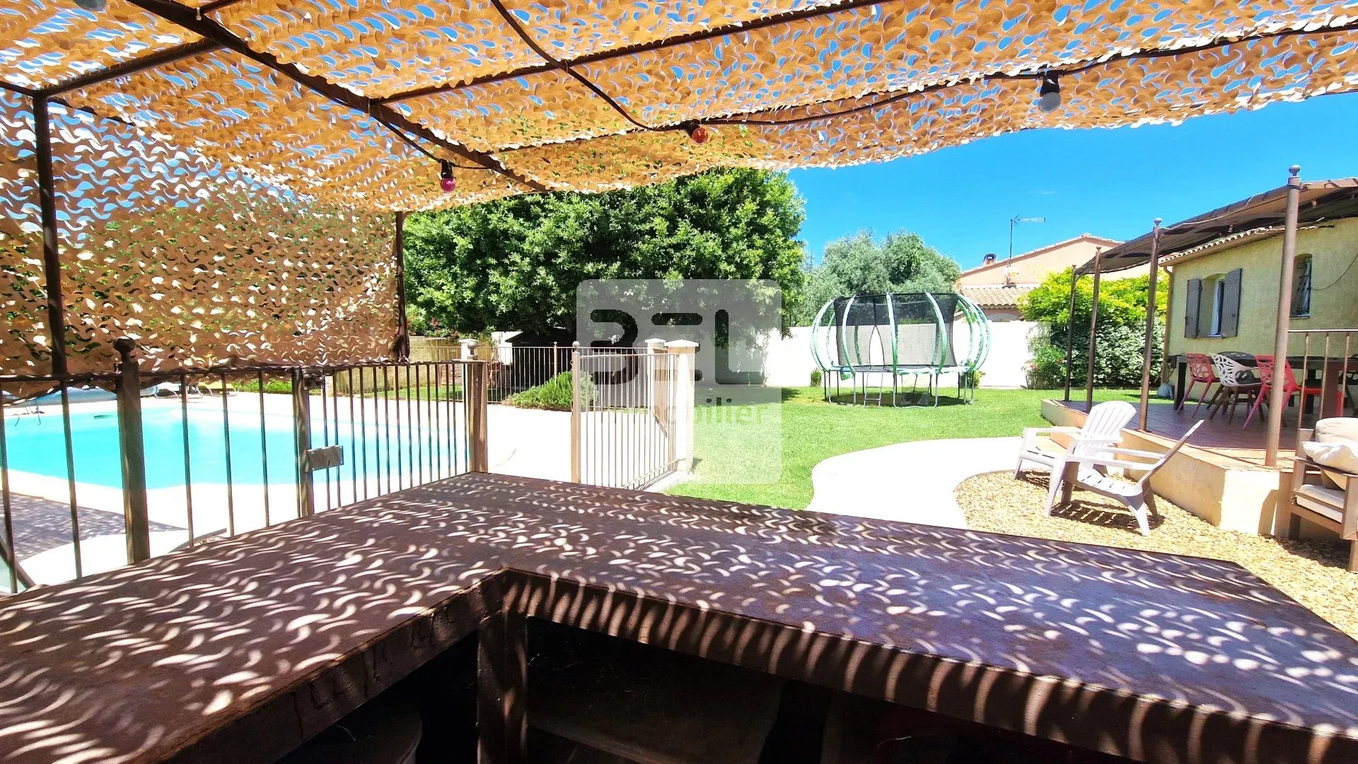 CHARMANTE VILLA TOUTE EQUIPEE AVEC PISCINE