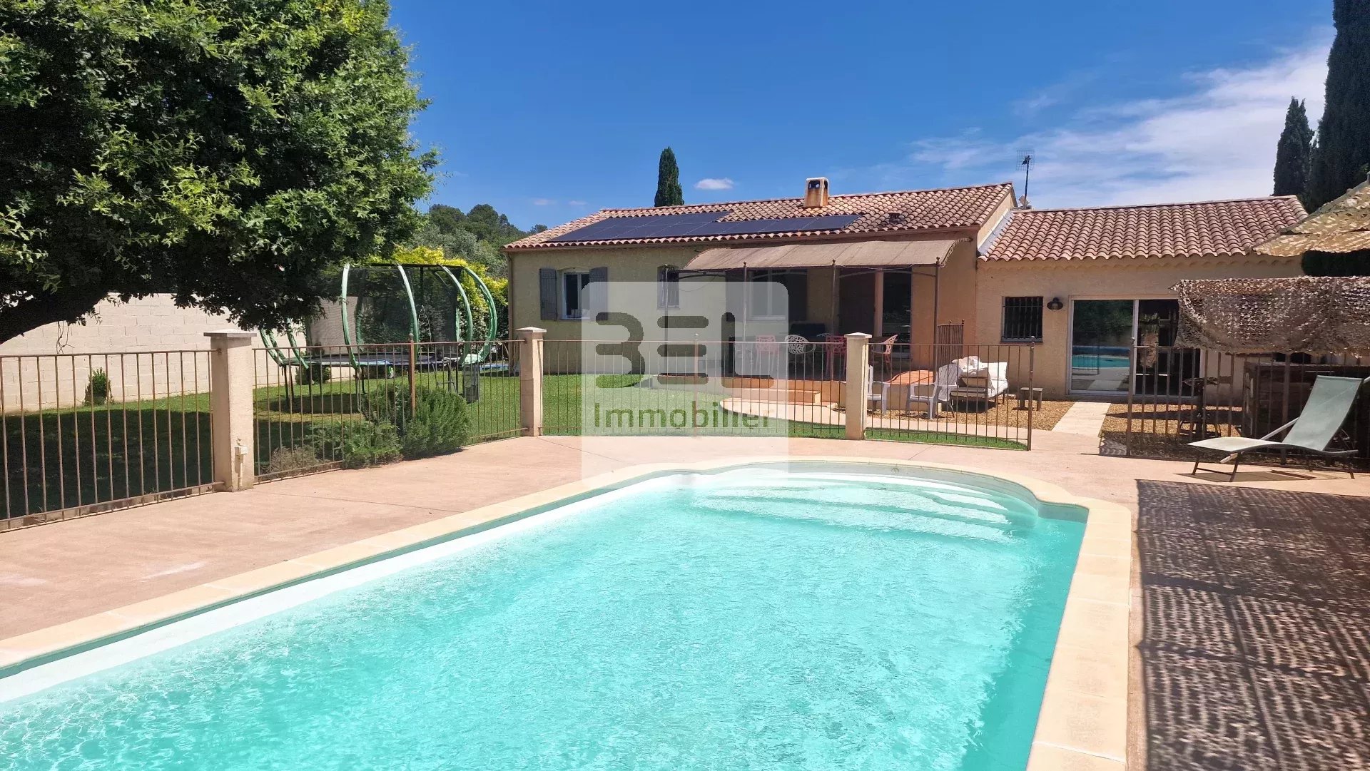 CHARMANTE VILLA TOUTE EQUIPEE AVEC PISCINE