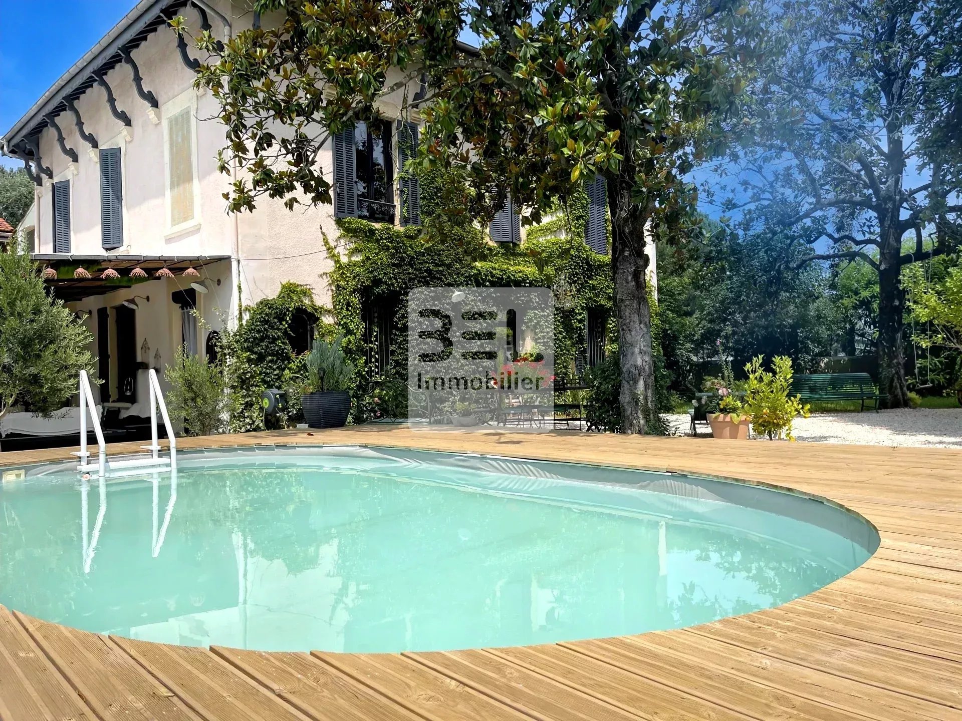 Maison de Maître avec Piscine et jardin à Bagnols-sur-Cèze