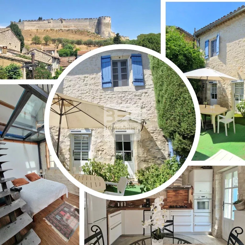 Maison de village en pierre avec cour