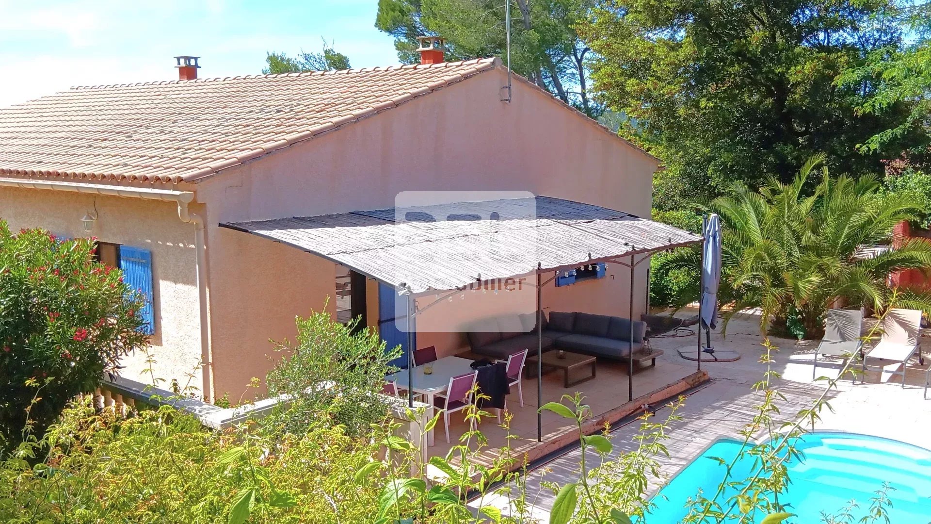 GRANDE MAISON PLAIN-PIED SANS VIS A VIS 4 CHAMBRES AVEC PISCINE