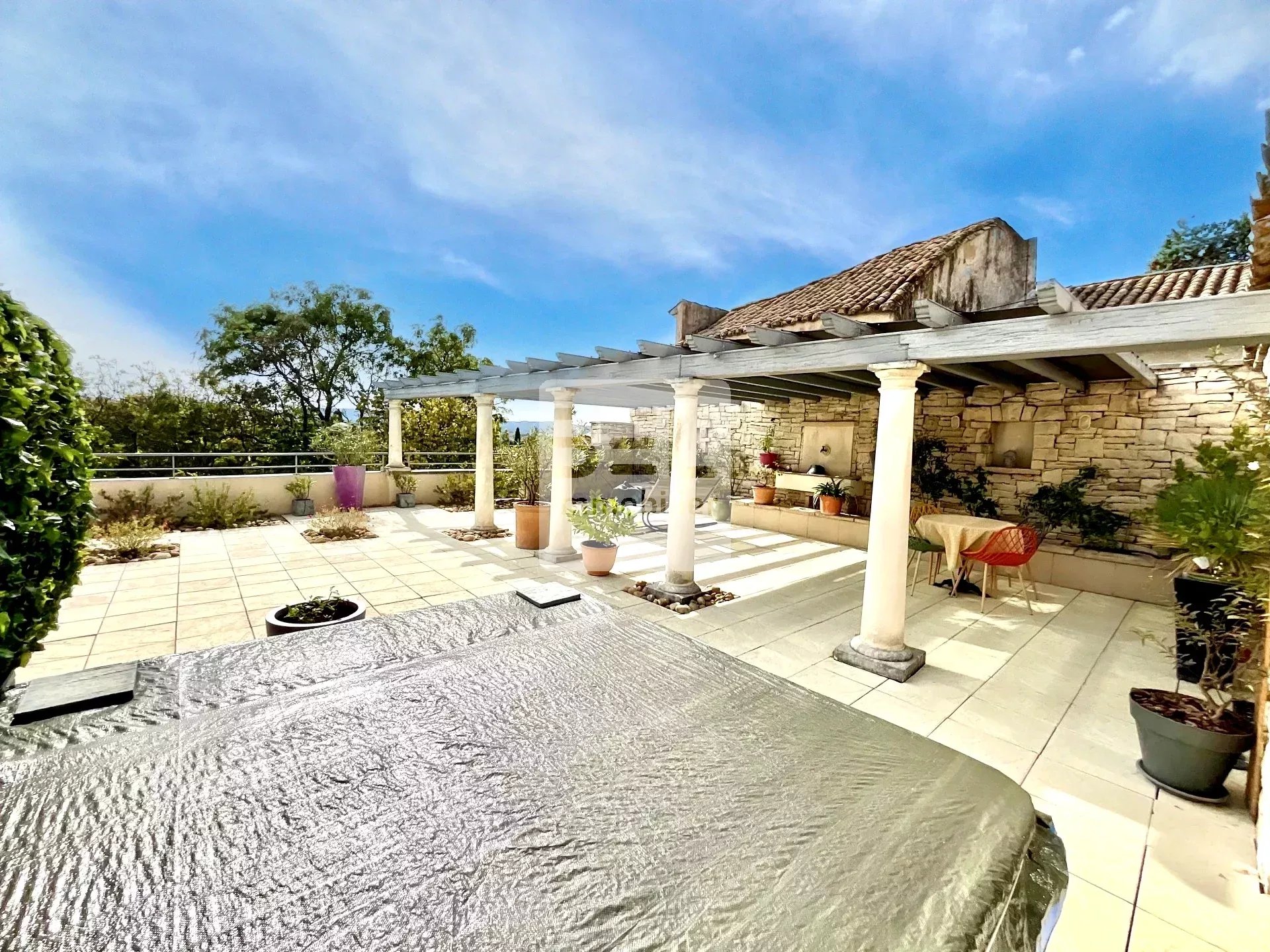 Loft avec grande terrasse et jacuzzi