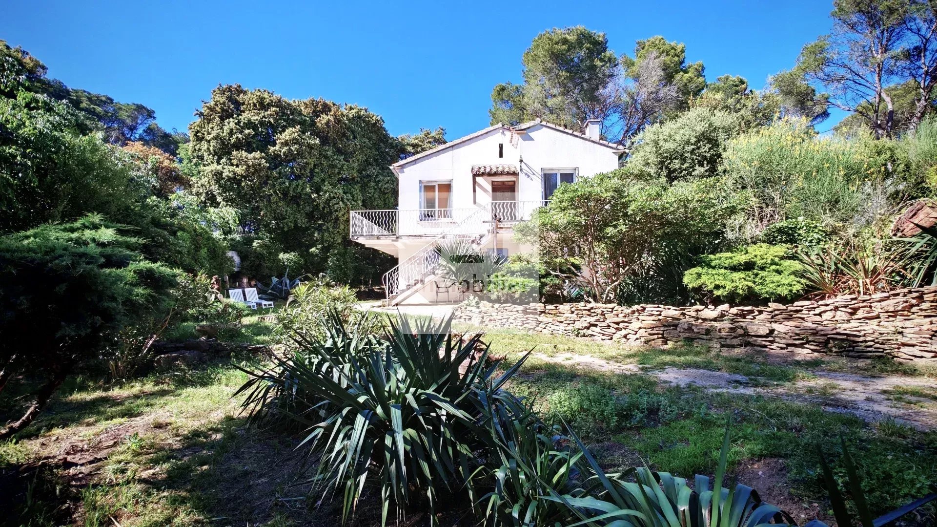 Maison rénovée Type 7 – 5 chambres – Jardin arboré