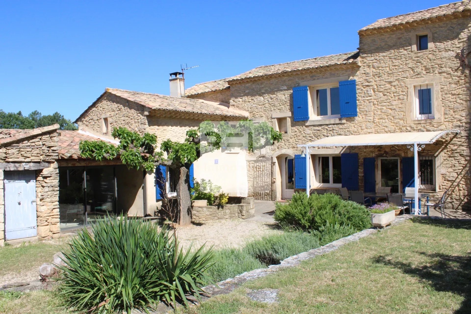 Mas authentique à Tresques: charme et confort provençal