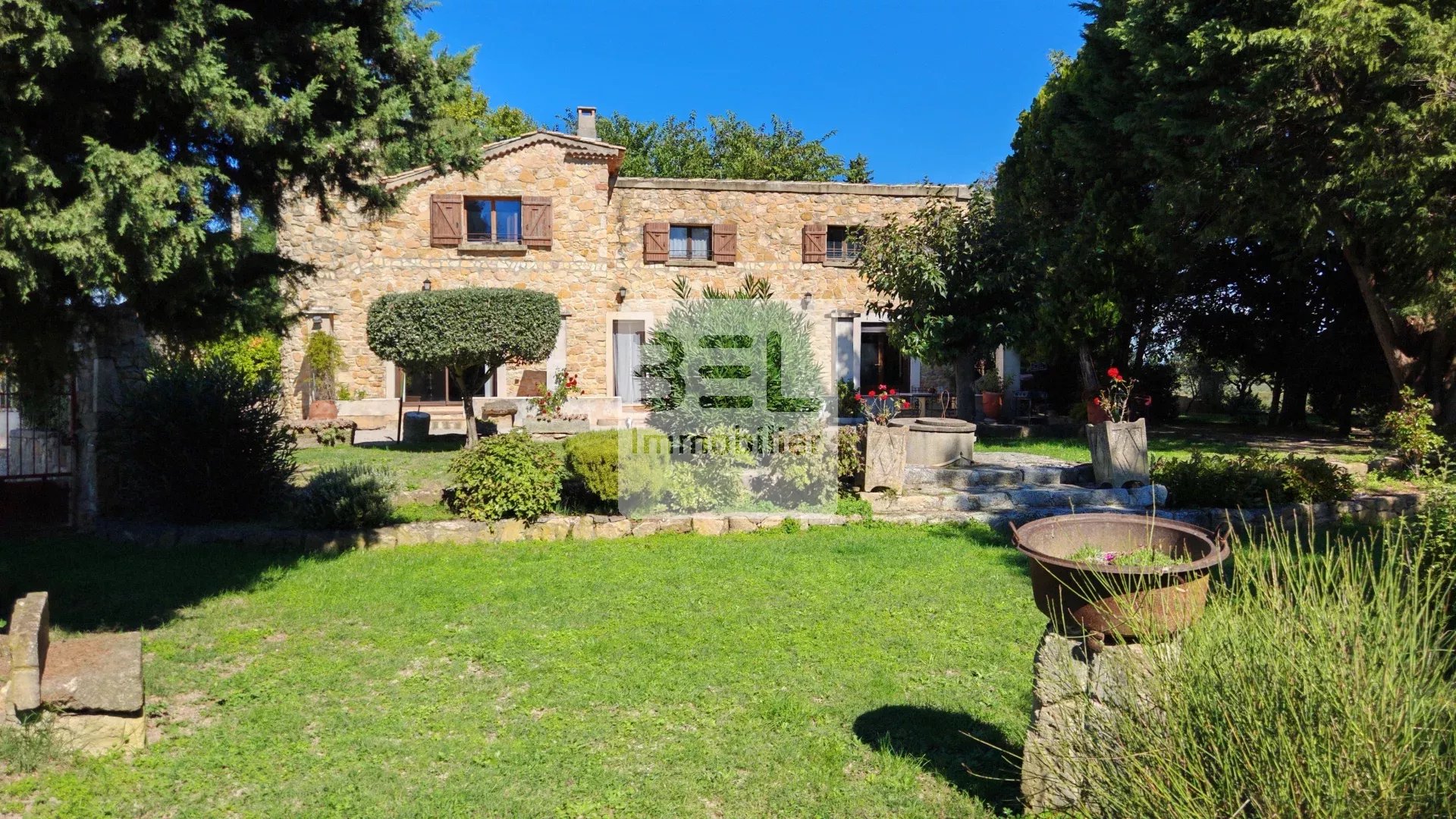 Authentique Mas Provençal en pierre – 5 chambres et dépendances