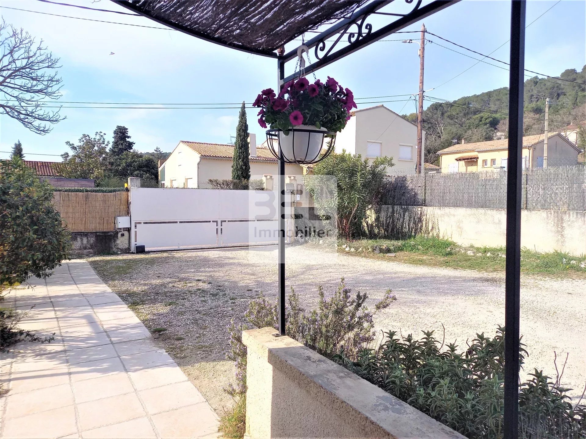 MAISON FAMILIALE PROCHE COMMODITES ET ECOLES