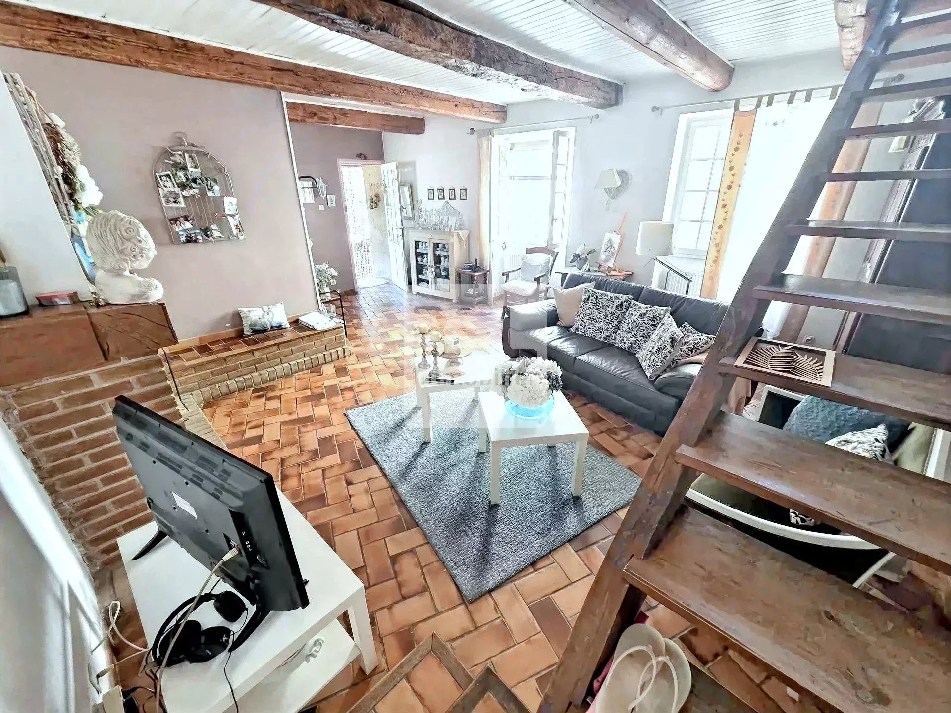 Maison de village aux volumes intéressants – 10 min de La Roque-sur-Cèze