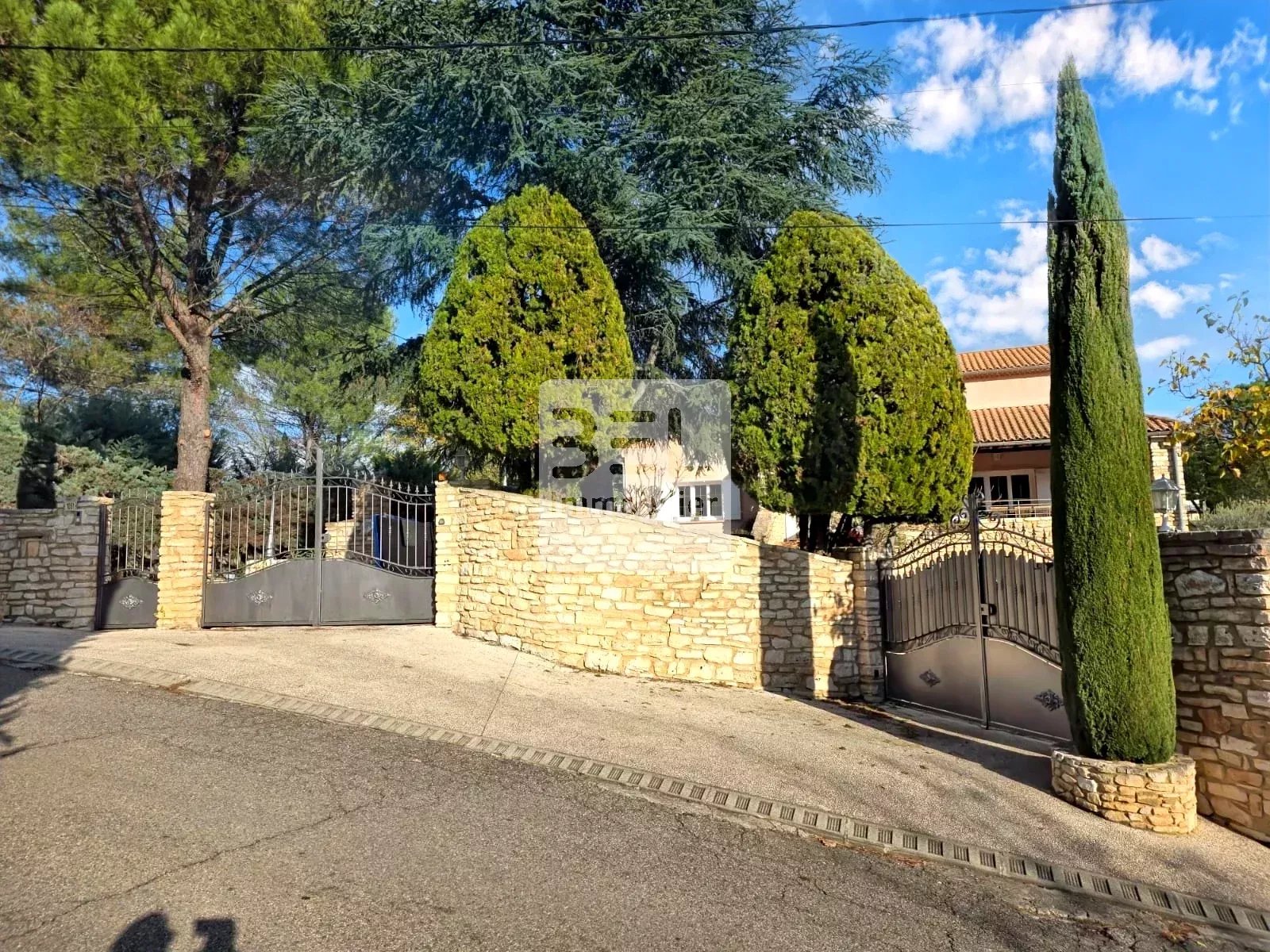 Villa spacieuse avec 5 chambres à Saint-Paulet-de-Caisson sur 3080m2 de terrain