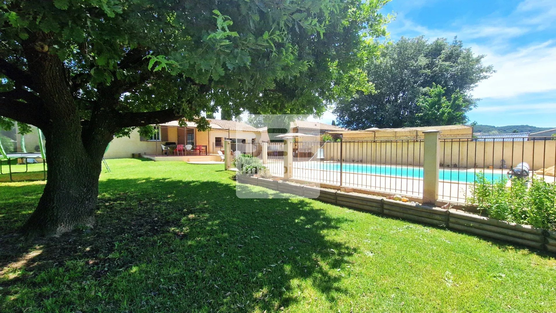 CHARMANTE VILLA TOUTE EQUIPEE AVEC PISCINE