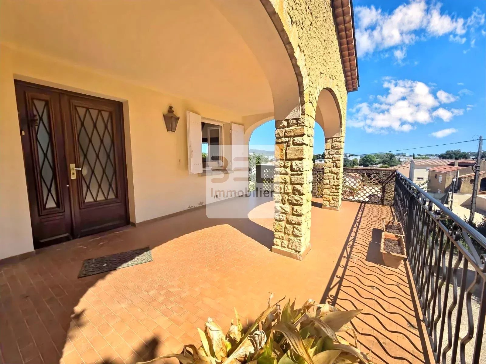Vue dégagée sur le Ventoux pour cette spacieuse villa