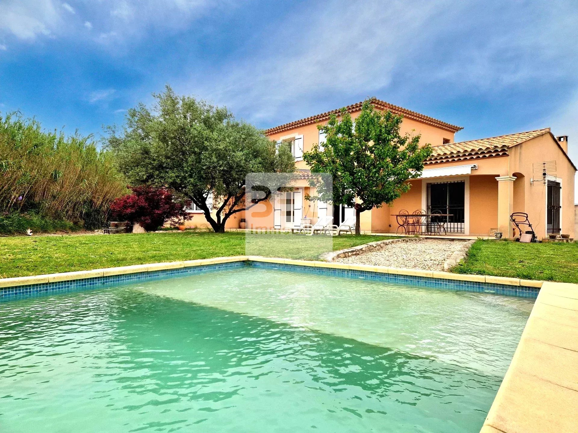 Maison familiale. 4 chambres et piscine