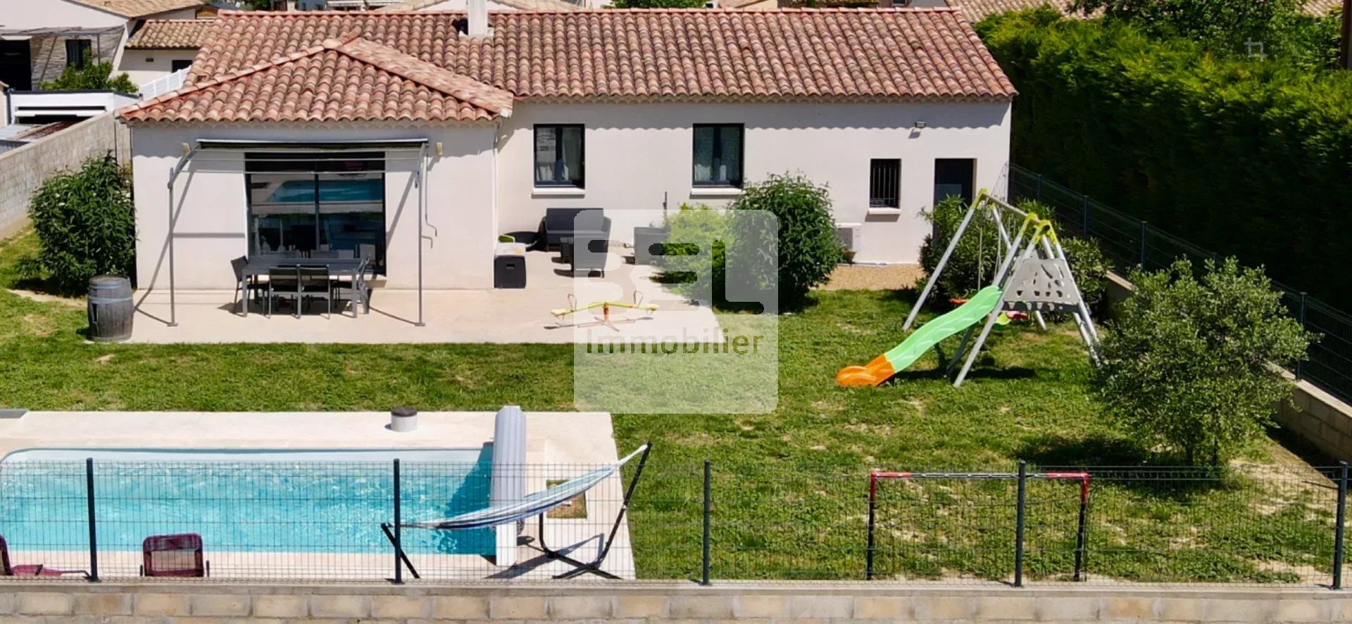 VILLA CONTEMPORAINE PLAIN PIED  AVEC PISCINE