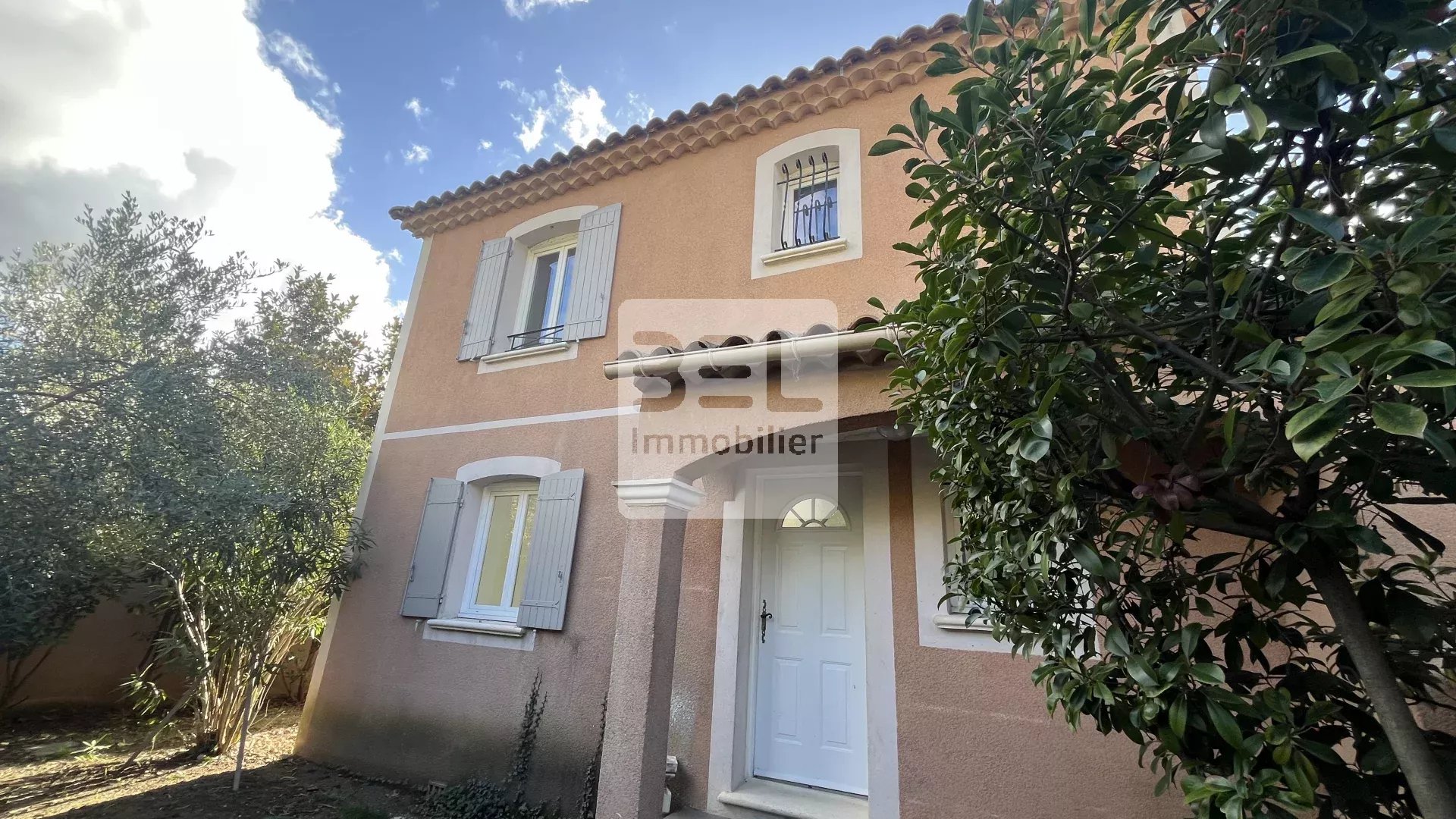 AGREABLE VILLA AVEC 3 CHAMBRES JARDIN ET GARAGE
