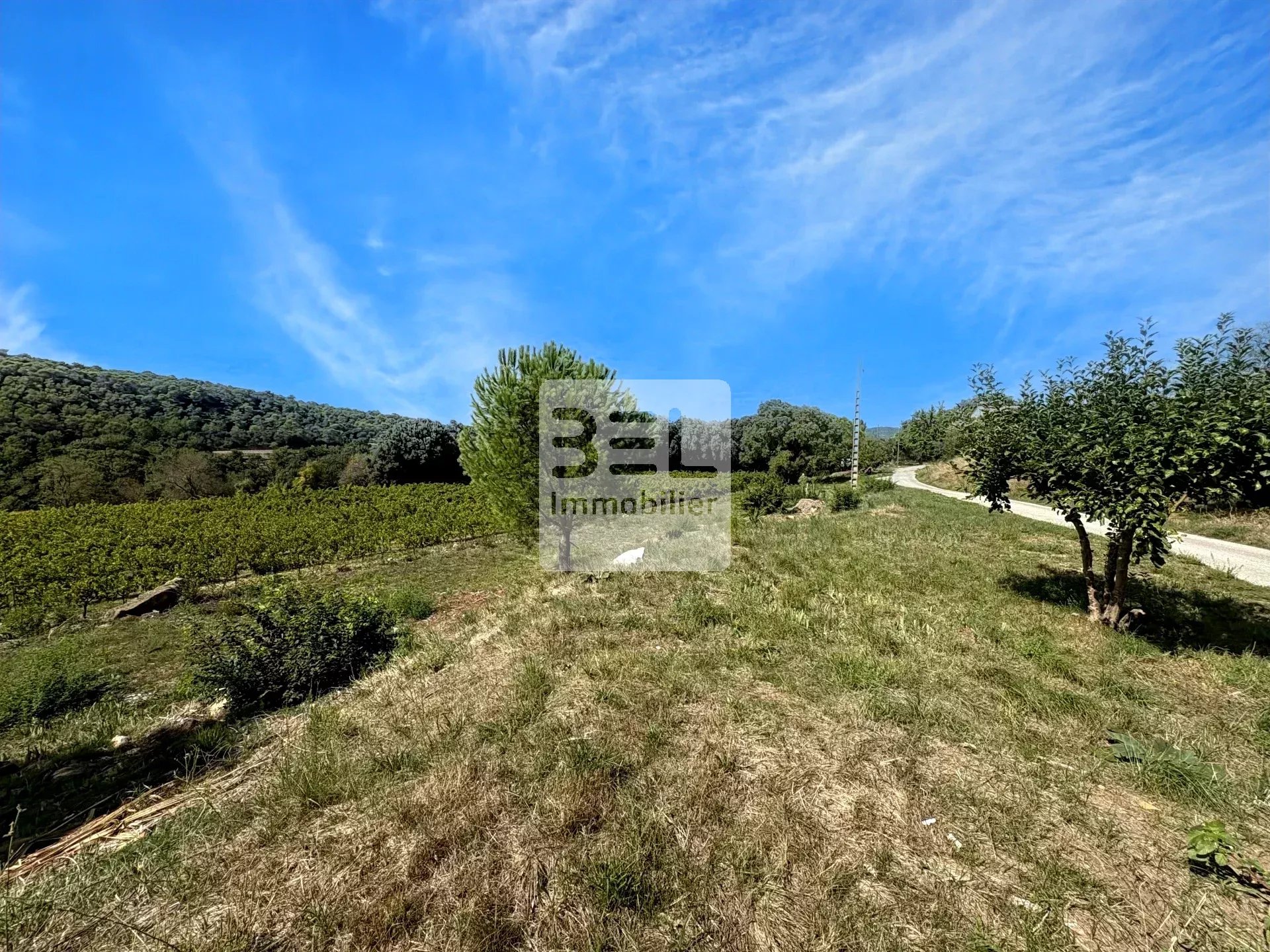 Terrain à bâtir de 1059 m² à Sabran, France