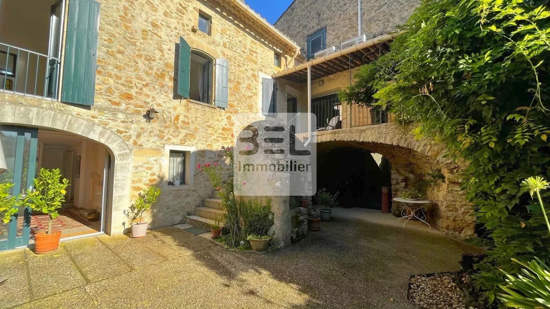 ANCIENNE MAGNANERIE AU COEUR D&rsquo;UN PARC ARBORE