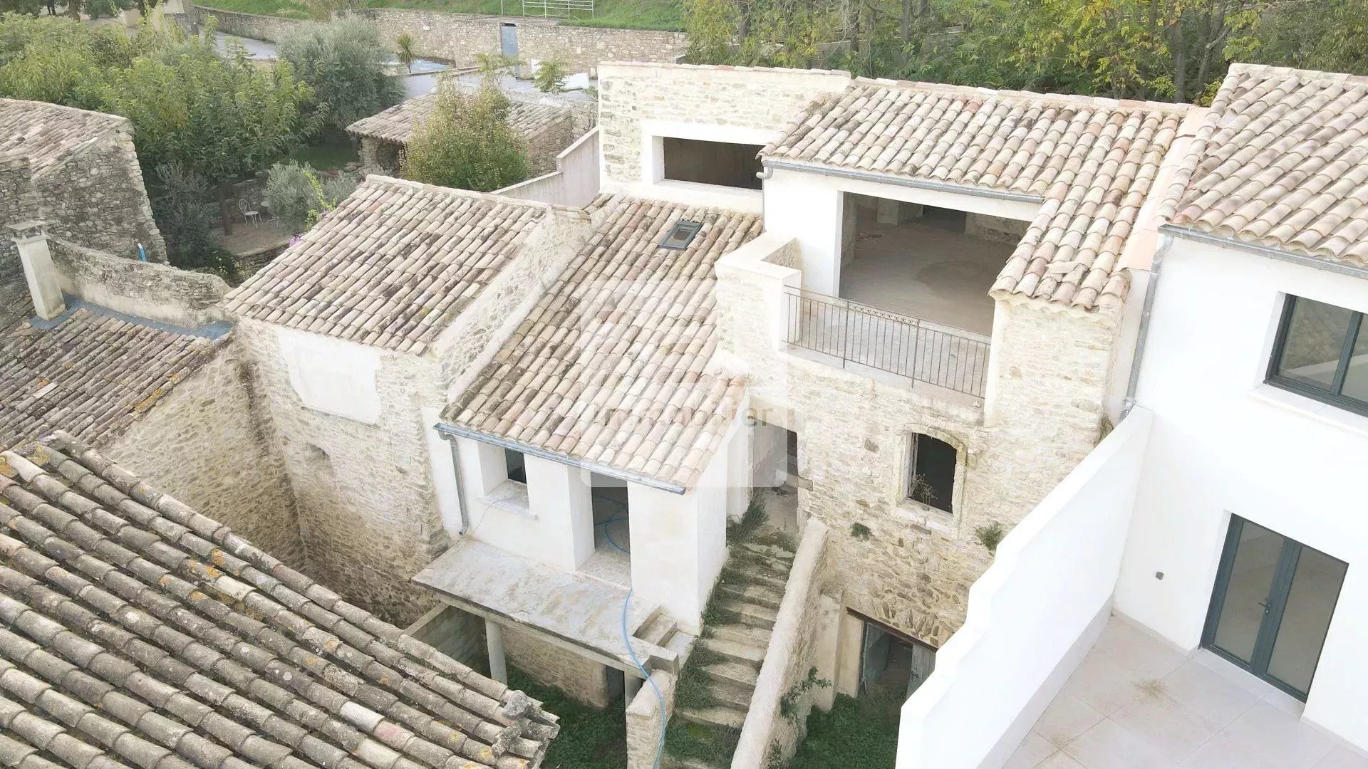 MAISON EN PIERRE A ACHEVER