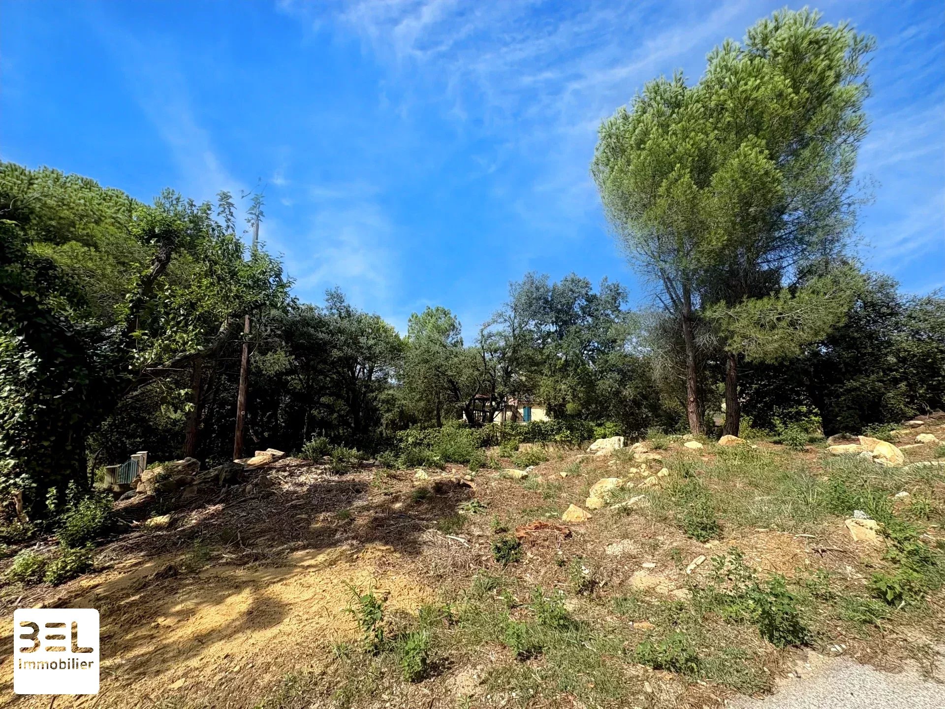 Terrain Constructible à Sabran, 860 m² Prêt à Bâtir