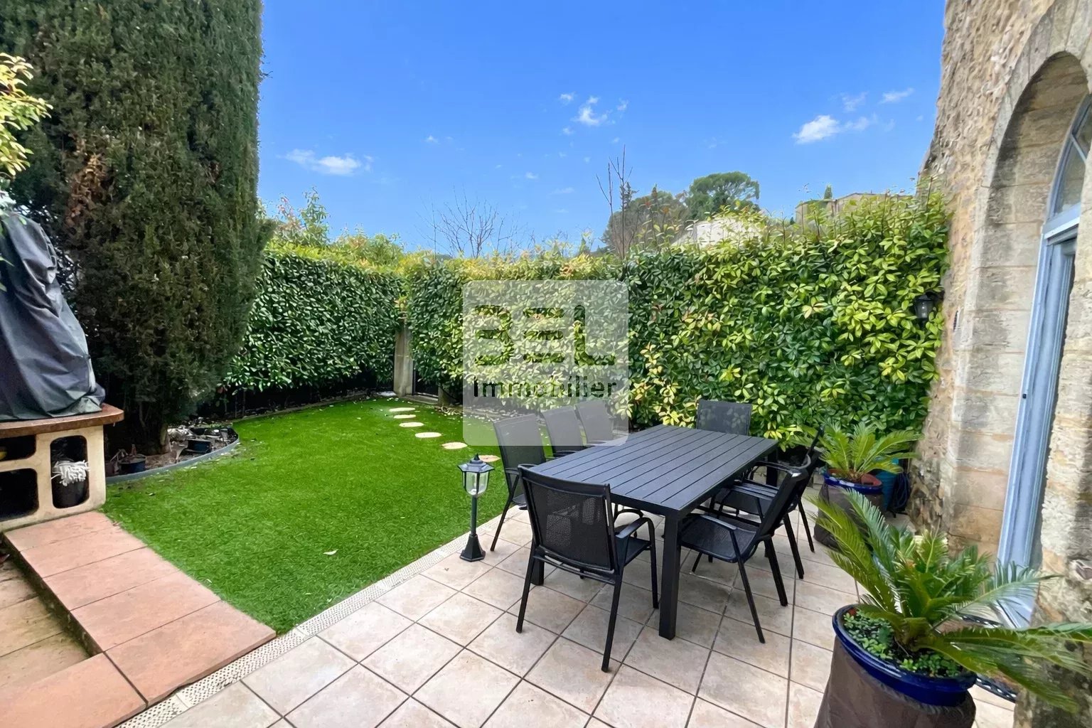 Appartement de charme à Uzès avec piscine commune