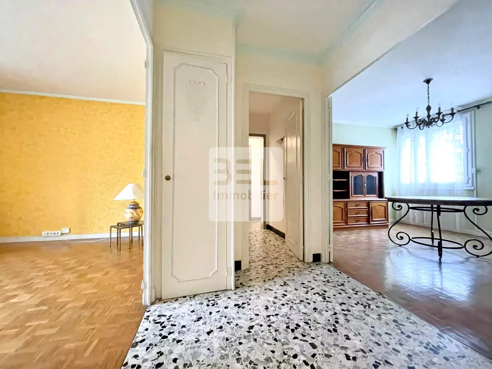 Au calme charmant Appartement T4 à Châteauvert