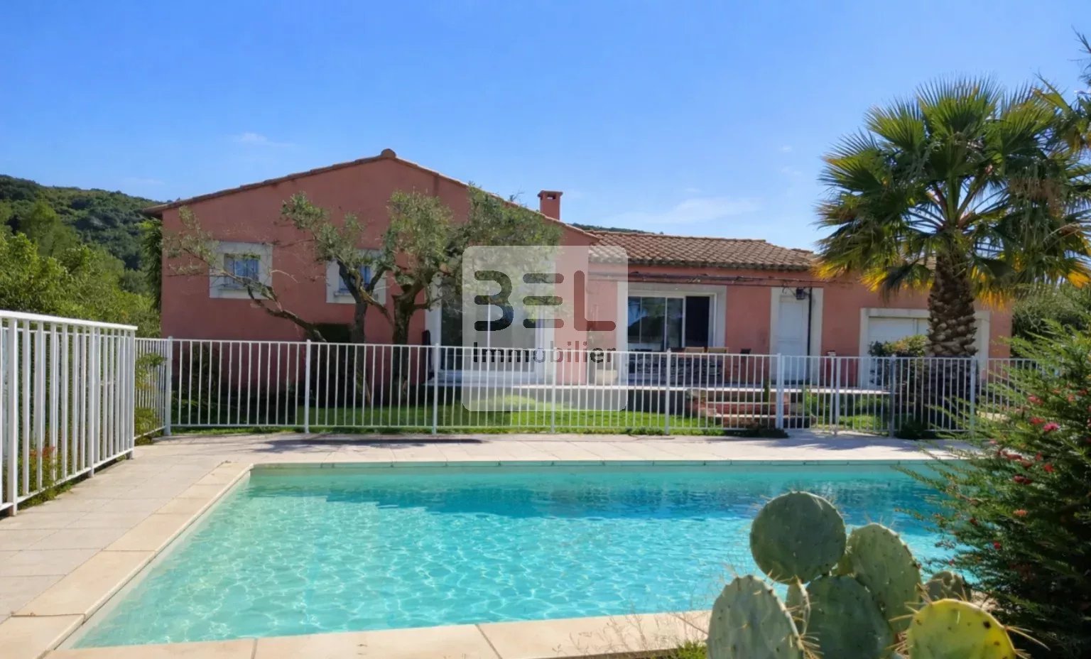 VILLA SUR LES HAUTEURS AVEC MAISONNETTE INDEPENDANTE