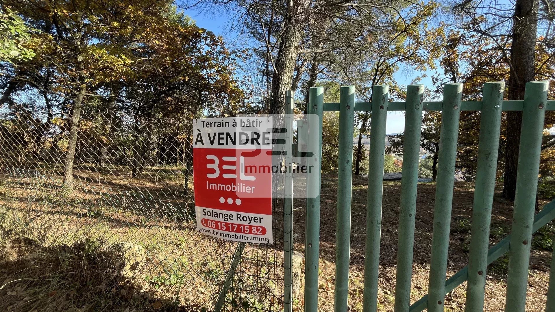 Terrain constructible de 1650 M2 avec vue à Laudun