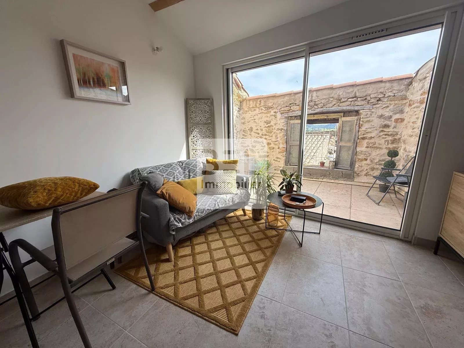 Charmant studio meublé avec terrasse à Laudun L&rsquo;Ardoise