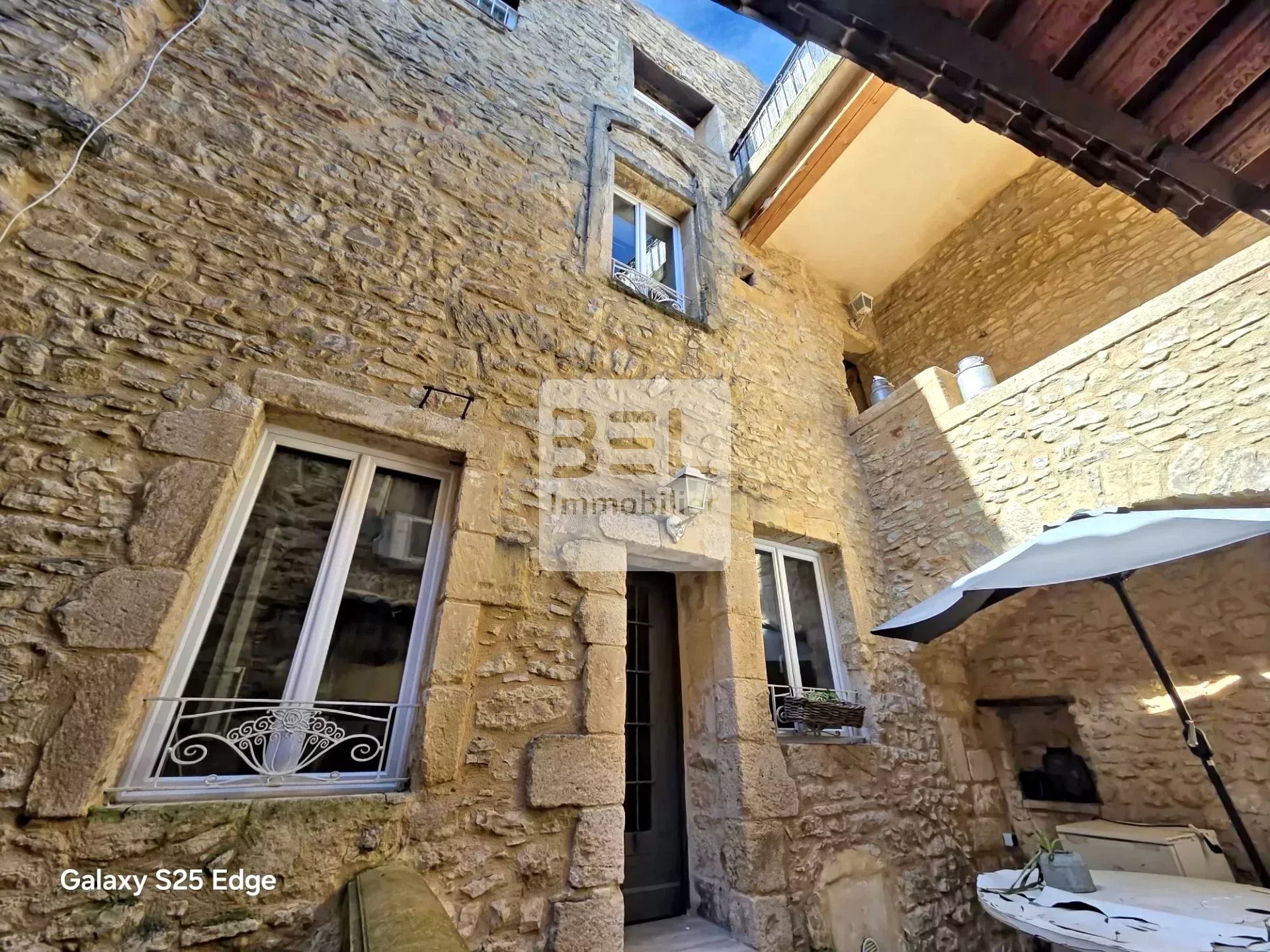 Charmante maison de ville en pierre