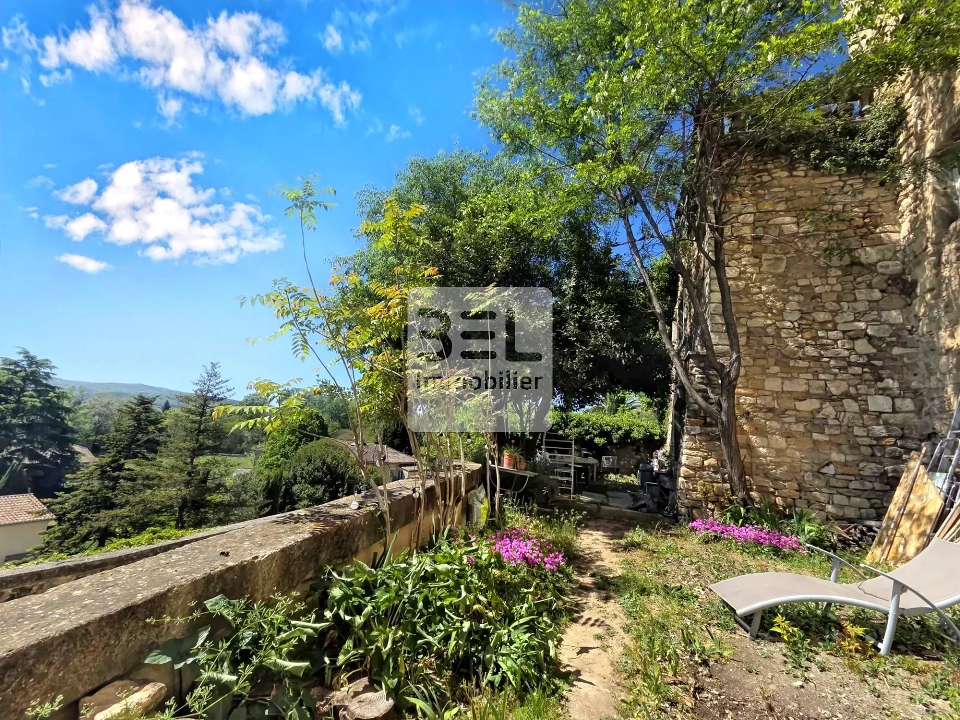 Charmant appartement avec vue panoramique à Tresques
