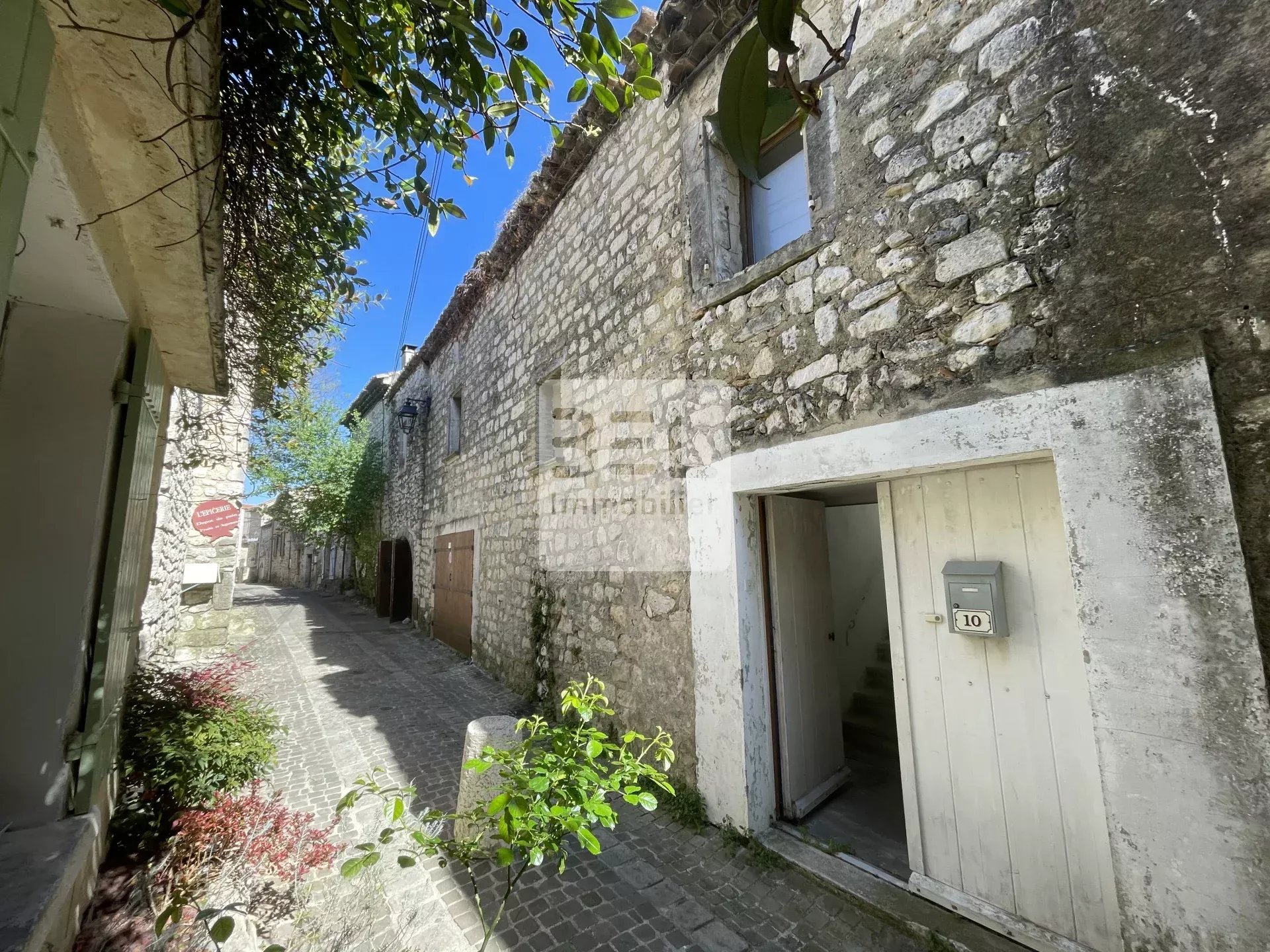 Maison de village à La Garde-Adhémar avec terrasse tropezienne