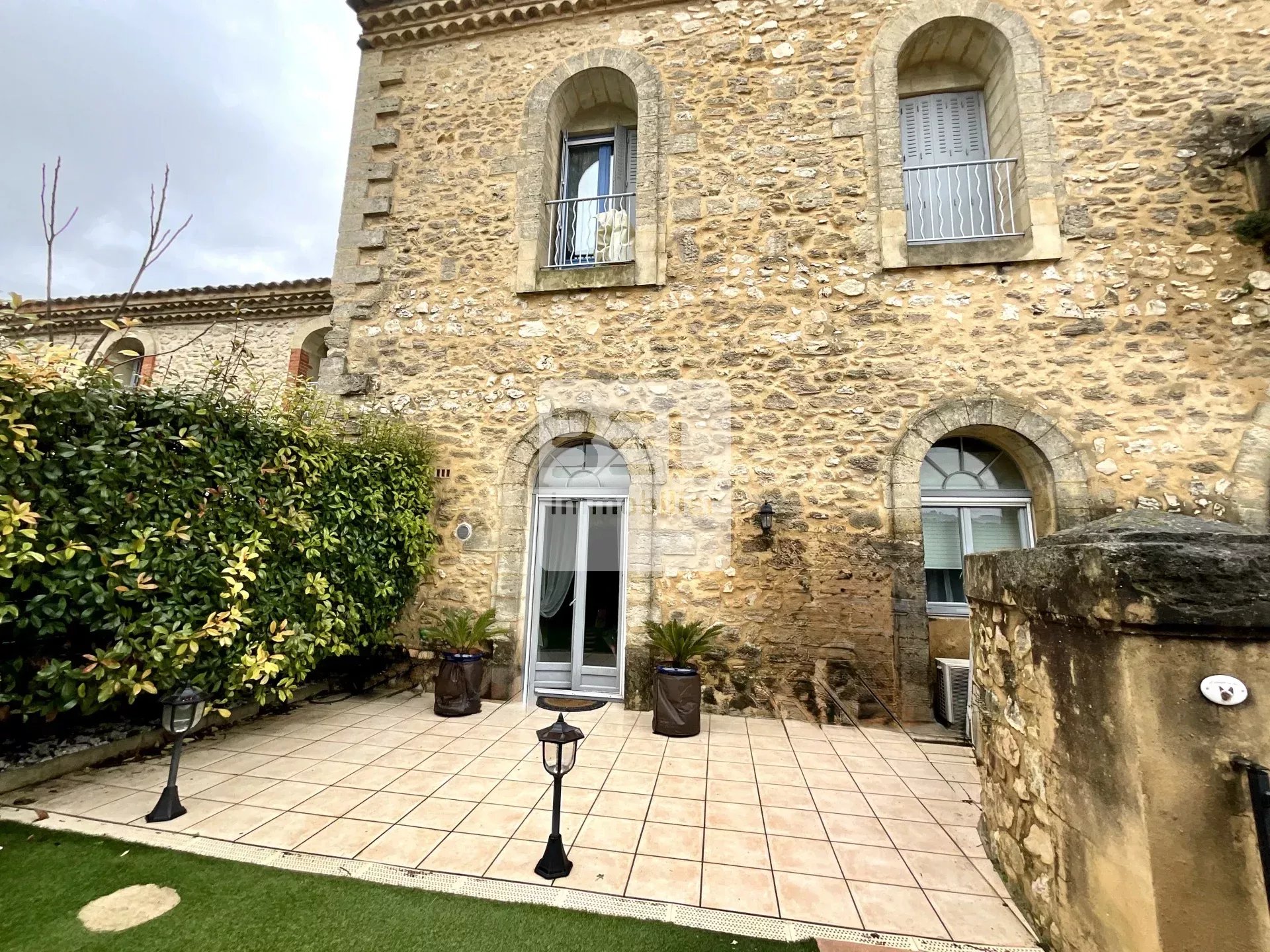 Appartement de charme à Uzès avec piscine commune