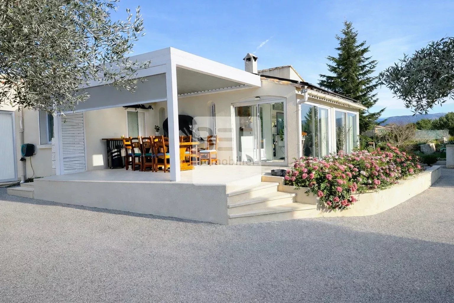 Villa moderne avec piscine à Vinsobres